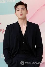 Although for now, she works at a department store, she continuously goes to job interviews and fights for her way. Park Seo Joon In Fight My Way Yonhap News Agency