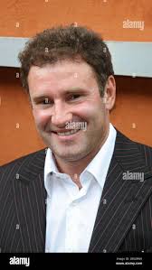 Le présentateur français Pierre Sledge arrive dans le 'Village', la zone  VIP de l'Open de France à l'arène Roland Garros à Paris, France, le 31 mai  2007. Photo par ABACAPRESS.COM Photo Stock -