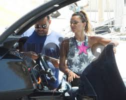 Μαντέψτε με ποιον έχει σχέση η ελένη τσολάκη! Elenh Tsolakh Paylos Petroylakhs Celebrities Eidhseis Yupiii Gr