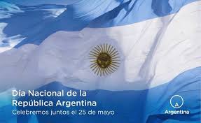 El sol que aparece en el centro de la franja blanca es una réplica del que estaba grabado en la primera moneda argentina, aprobada por ley de la asamblea del año 1813. Celebramos Embajada De La Republica Argentina En Alemania Facebook