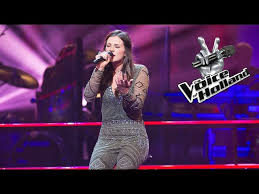 De maan is de enige natuurlijke maan van de aarde en wordt soms aangeduid met haar latijnse naam luna. Maan Holy Grail The Knockouts The Voice Of Holland 2015 Youtube