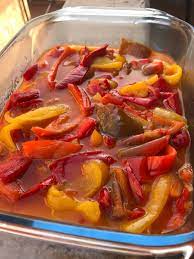A questo punto, aggiungete anche i pomodori pelati a pezzetti (facoltativo), il sale, il pepe e il basilico e cuocete altri 15 min. Pan Di Zenzero Peperoni In Agrodolce Ricetta Bimby
