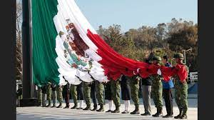 Con el paso de los años, diferentes banderas han representado a méxico, pero la bandera que se utilizó en la declaración de la independencia, con. 24 De Febrero Dia De La Bandera