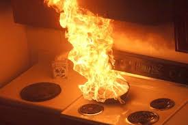 Corong api atau burner yang kotor; Inilah 6 Cara Efektif Mencegah Kebakaran Saat Memasak Di Dapur