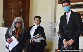 Sarjana kontroversi kassim ahmad meninggal dunia hari ini selepas dilaporkan koma semalam akibat masalah peguam, siti kasim akhirnya tampil membalas kenyataan abdul rani kulup abdullah yang mahu mengahwininya penulis kontroversi, kassim ahmad telah meninggal dunia di hospital kulim. Who Is Siti Kasim Father