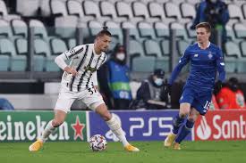 Statistici carieră (titularizări, goluri, cartonașe) și istoric transferuri. Cristiano Ronaldo Il AjutÄƒ Pe Radu DrÄƒguÈ™in La Antrenamentele Lui Juventus In Fiecare Zi Face Asta Ca SÄƒ Il Imite Prosport