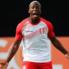 In the 61st he found christian cueva in the box and in the 88th he assisted luis advíncula, who shot from close range. A Falta Del Anuncio Oficial Luis Advincula Es Nuevo Jugador De Boca Juniors