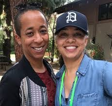 Carrie Stirling's Instagram, Twitter & Facebook