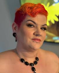 Amber Crowe (@ambercrowedoesmakeup) • Instagram photos and videos