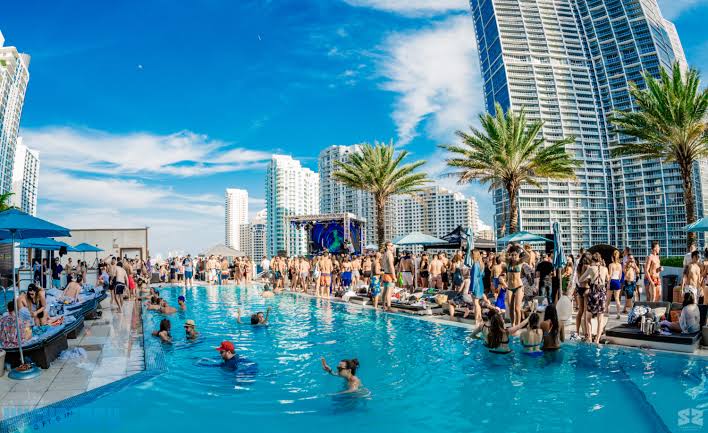 Epic Pool Parties Return to Miami ile ilgili görsel sonucu"