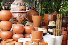 Common advice says to pot on using a pot one size bigger, but is this correct? Tips For Beautiful Large Container Gardens