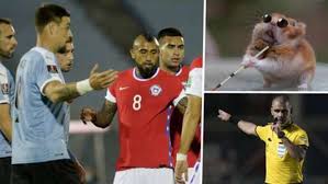 Paulo césar díaz, gary medel (m.46, igor lichnovsky), gonzalo jara (m.90, nicolás la única buena noticia es que el traumatismo que el delantero luis suárez sufrió en la mano y por el que tuvo que consultar a un especialista en porto. Los Memes De La Caida De Chile Vs Uruguay Culpan Al Arbitraje Goal Com