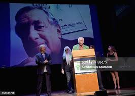 Eileen Duffin, Kell Houston, Wendell Long, and guest pose backstage... News  Photo
