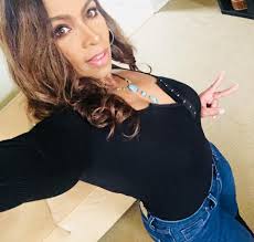 Morning!! Started in peace and in boots....but the 🌞🌞🌞...so the boots  had to go!! Feels even better than 73 degrees. 💙💙💙😊