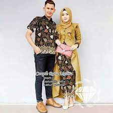 Atasan blouse motif bunga dengan celana panjang hitam. Jual Kualitas Terbaik Couple Set Batik Pesta Modern Cl04 Baju Couple Kekinian Ootd Kondangan Baju Couple Muslimah Busana Muslim Couple Ootd Hijab Di Lapak Rei Oshop Bukalapak