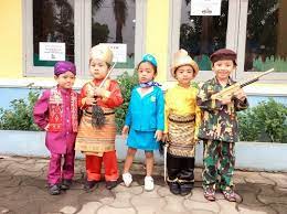 Ada beberapa hal yang perlu diperhatikan dalam. Memperingati Hari Kartini 2015 Di Tk Al Huda