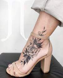 Les Choses Que Vous Devez Savoir Avant De Vous Faire Un Tatouage Du Pied Ou De La Cheville Tatouage Zenidees Leg Tattoos Women Anklet Tattoos Foot Tattoos For Women
