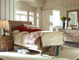 Kincaid Furniture Bedroom Rustic Simplicity Is The Hallmark Of This Collection The Beauty Of Solid Pine Is Ac Kincaid Furniture Furniture Sleigh Bedroom Set