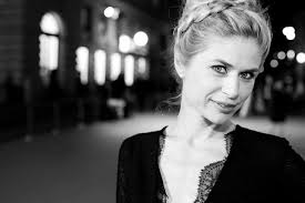 Nova i meni posebna 🙂 ❣️SRCE TO ZNA❣️  https://www.youtube.com/watch?v=5dzDeZA74Po glazba i tekst: Lucija Dezmalj  /Adrijana Baković aranžman/ produkcija: Dominik Lucic i Jan Erceg video:  Marko Zeljković