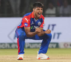 IPL में कश्मीर के ख‍िलाड़ी ने मचाई खलबली, कभी BCCI ने लगाया था बैन, अब... -  Kashmiri player rasik salam dar took 3 wickets in dc vs gt ipl 2024 match as