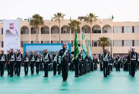 كذلك تعتبر كلية الملك خالد العسكرية فرع من قوات الحرس الوطنى السعودي المسئولة عن التدريب والتعليم وتخريج ضباط الحرس السعودى المؤهلين لتحمل المسؤوليات في الوطن. Admin 105 Ø§Ù„ØµÙØ­Ø© 46 Ø¯Ù„ÙŠÙ„ Ø§Ù„ÙˆØ·Ù†