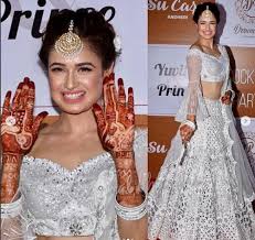 Get more info like birth place, age, birth sign, biography, family, relation & latest news etc. Pics Yuvika Chaudhary Prince Narula S Mehendi Engagement And Sangeet Ceremony Eventznu Com