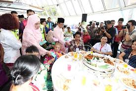 Para guru, pelajar dan ibu bapa digalakkan untuk memanfaatkan semua bahan perkongsian blog usaha padu dengan sepenuhnya. Ribuan Orang Hadiri Rumah Terbuka Aidilfitri Kerajaan Kabinet Sabah Borneo Today