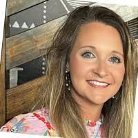 Sara Barr's Instagram, Twitter & Facebook