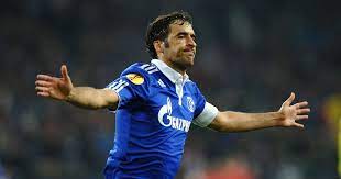 Learn about fc schalke 04: When Raul Became A Schalke Legend While Teaching Draxler Pukki Fuchs Planet Football