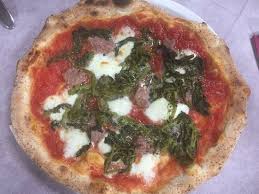Pizza alla pala cotta su pietra con mozzarella, zucchine e salsiccia. Pizza Salsiccia E Friarielli Con Pomodoro Bild Von Pizzeria Ristorante Pizzeria Da Salvo Agliana Tripadvisor