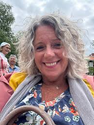 INBJUDAN till ett event på Lörudden 1 juni för Söndsvalls damer  ! TYVÄRR  FULLBOKAT REDAN EFTER EN DAG! Jag heter Jill Taube och är en dansande och  skrivande doktor, som använder