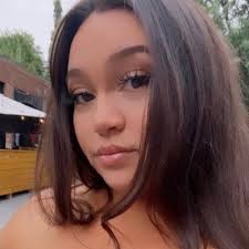 Deanna Mahan's Instagram, Twitter & Facebook