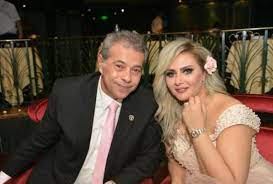 حزن شديد لأسرة وأشار إلى أنه ومنذ عام 2010، وهو يتوقع الأحداث، وتأتي مشيئة الله بأقدار قد توقعها من قبل: Ø·Ù„ÙŠÙ‚Ø© ØªÙˆÙÙŠÙ‚ Ø¹ÙƒØ§Ø´Ø© ØªØ³Ø®Ø± Ù…Ù† Ø²ÙˆØ§Ø¬Ù‡ Ù…Ù† Ø­ÙŠØ§Ø© Ø§Ù„Ø¯Ø±Ø¯ÙŠØ±ÙŠ Ø¨ØµÙˆØ±Ø© ÙˆÙƒÙ„Ø§Ù… Ù„Ø§Ø°Ø¹ Ø¯Ù†ÙŠØ§ Ø§Ù„ÙˆØ·Ù†