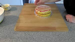 Den kuchen bei 180° c im ofen ca. Sweets For My Sweet Torte Mit Zuckergussverzierung Youtube