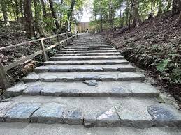 伊勢神宮の謎めく「踏まぬ石」 - 伊勢神宮参拝と観光の徹底ガイド：内宮・外宮巡りと周辺エリアの魅力 伊勢参り・旅行・ツアー・ホテル・グルメ