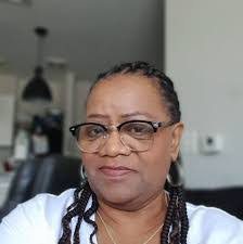 Diane Comres's Instagram, Twitter & Facebook