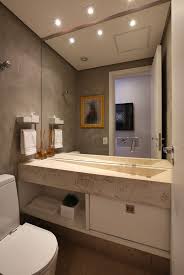 Com A Familia Aumentando E As Filhas Crescendo Os Proprietarios Desse Apartame Banheiros Modernos Design De Interiores De Banheiro Banheiros Pequenos Modernos