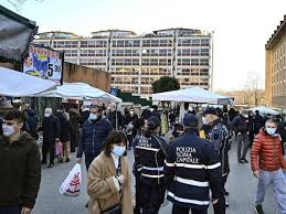 Via san camillo de lellis 19: Roma Al Mercato Di Porta Portese File E Assembramenti Per Entrare Corriere It