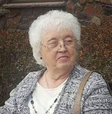 I miss you so much mom, it was 8 years yesterday that the Lord called you  home. 💔😢 4/27/2017