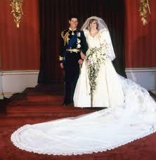Brautkleider) und hofkleidung werden wie bisher große paniers verwendet. Die Teuersten Brautkleider Der Royals