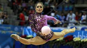 La gimnasta mexicana, cynthia valdez, quien hasta el momento acumula una medalla de oro y dos de plata en los juegos panamericanos de guadalajara 2001, posó de forma muy atrevida y sensual para la lente de récord en el 2007. Cynthia Valdez Facebook