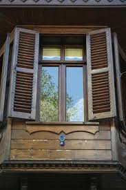 Bagaimana tidak, rumah dari kayu dengan warna yang begitu natural serta jendela kaca yang cukup ditambah dengan udara yang sejuk dari luar rumah akan membuat seisi rumah betah tinggal didalamnya. Jendela Rumah Kayu Foto Gratis Di Pixabay