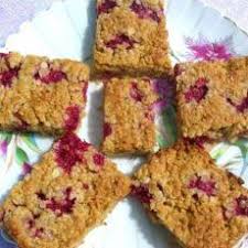 Raspberry And White Chocolate Flapjacks Fast To Make And Easy To Eat Tin And Thyme With Images Chocolate Flapjacks Flapjack Recipe Flapjack