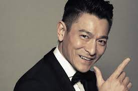 유덕화의 공식 홈페이지인 www.awc618.com 에서 기록한 가족은 유덕화의 부모님, 누나 셋, 남동생 유덕성(劉德盛), 여동생, 그리고 부인 주려천, 2012년 5월 9일에. åŠ‰å¾·è¯å°ˆé¡Œ æ°¸é çš„å¤©çŽ‹ 20éƒ¨å¿…çœ‹é›»å½±æŽ¨è–¦ ä¸‹ å¤šå¤šçœ‹é›»å½± æœ€æ–° æœ€è±å¯Œçš„å½±è¦–è©•è«–å'Œæ–°èž