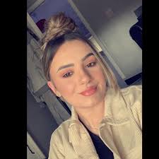 Caitlin Tarr's Instagram, Twitter & Facebook