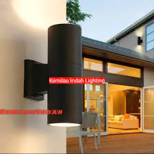 Lampu jenis ini memang biasanya digunakan pada area outdoor, namun tidak ruangan yang memiliki dominasi warna terang tentunya tidak begitu membutuhkan lampu hias dinding yang terang, berbeda dengan. Lampu Dinding Lampu Outdoor Lampu Minimalis Lampu Hias Lazada Indonesia