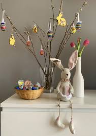 Az ünnepet megelőző 40 nap a nagyböjt, jézus 40 napos pusztai böjtjének emlékére,a felkészülés, a. Husvet Barka Tojasfestes Husvetidekoracio Planter Pots Baby Mobile Planters