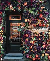 Children may also enjoy attaching the flowers to a headband, decorating their bedroom curtains or doorframe with them, or making a wreath with a circle of flowers. Imagen De Flowers Planting Flowers Beautiful Flowers Urban Garden