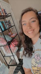 I'll be live right here in 20 minutes!!! Come hand out and see what I'm up  to for a few minutes!