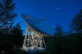 Mit meinem gast(geber) norbert junkes spreche ich über konstruktion, funktionsweise und einbindung. Radioteleskop Effelsberg Foto Bild Astronomie Motive Industriefotografie Bilder Auf Fotocommunity